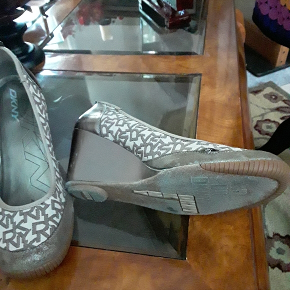 DKNY  wedged heel slip ons - Picture 3 of 4